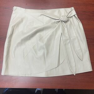 Elegant Cream Skirt with Bow Detail